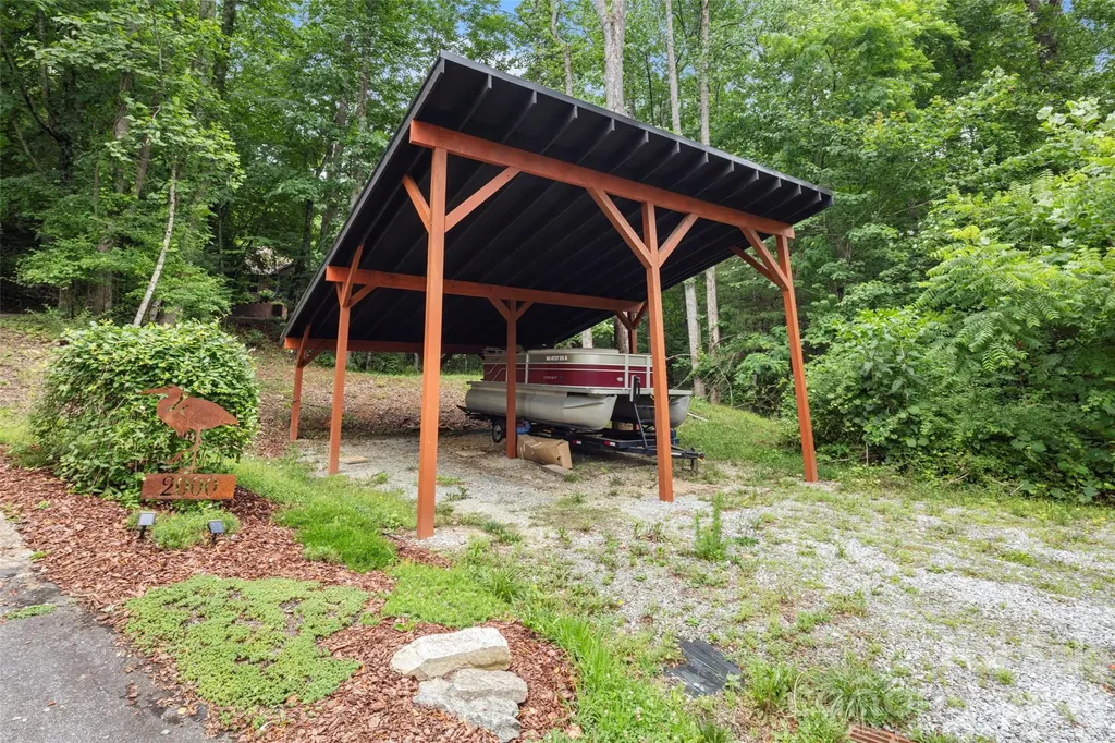 2000 Davis Mountain Road Hendersonville NC 28739