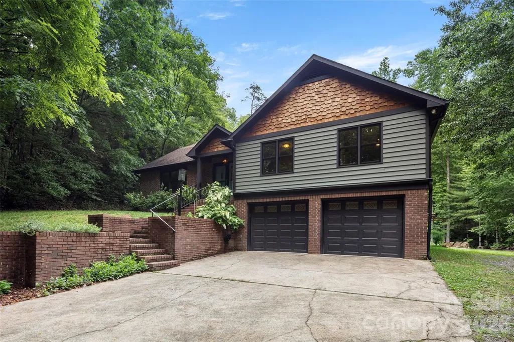 2000 Davis Mountain Road Hendersonville NC 28739