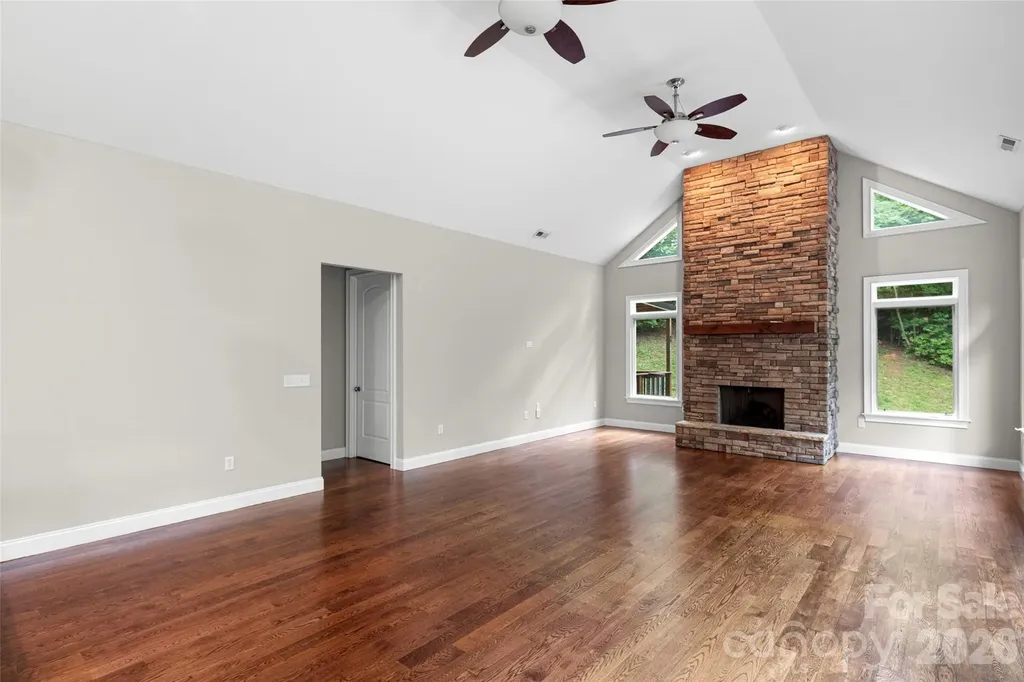 2000 Davis Mountain Road Hendersonville NC 28739
