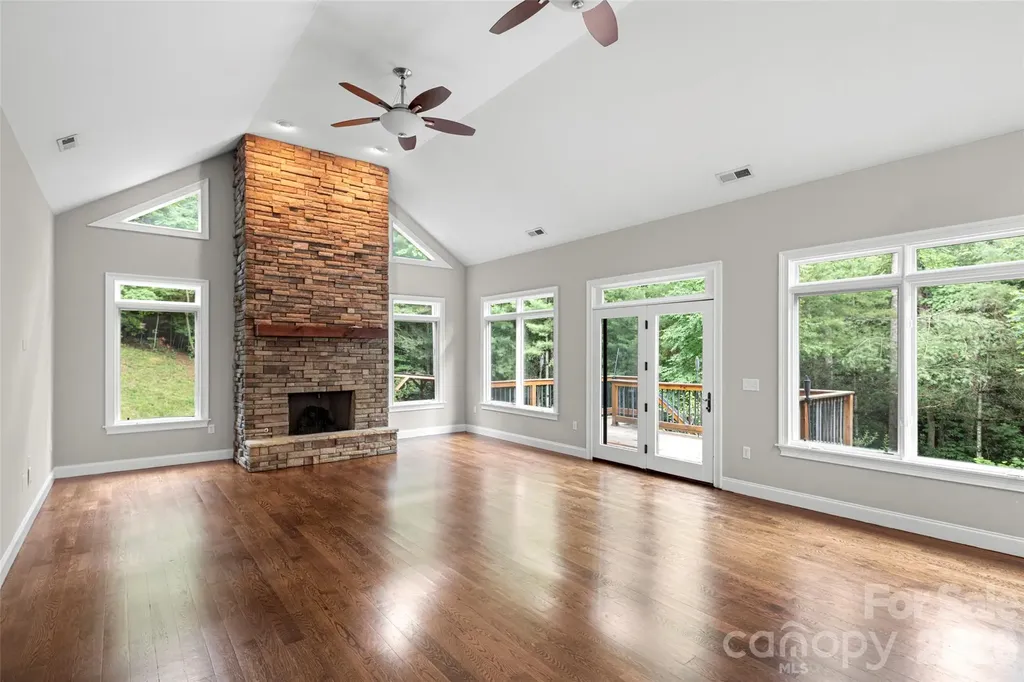 2000 Davis Mountain Road Hendersonville NC 28739