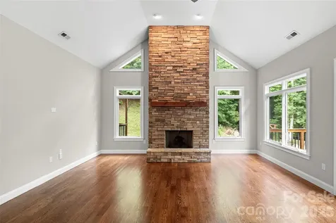 2000 Davis Mountain Road Hendersonville NC 28739