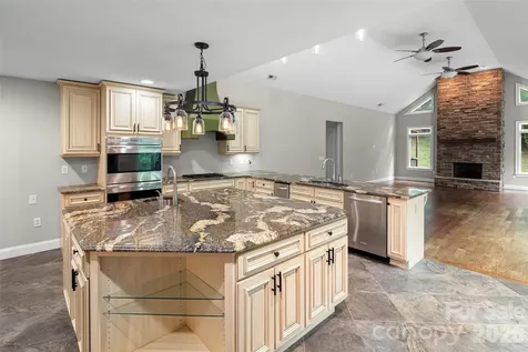 2000 Davis Mountain Road Hendersonville NC 28739