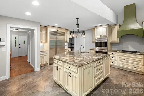 2000 Davis Mountain Road Hendersonville NC 28739