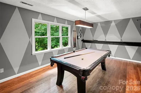 2000 Davis Mountain Road Hendersonville NC 28739
