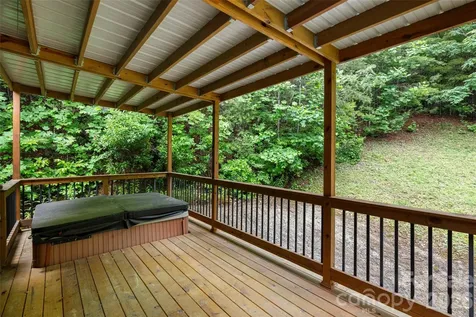 2000 Davis Mountain Road Hendersonville NC 28739