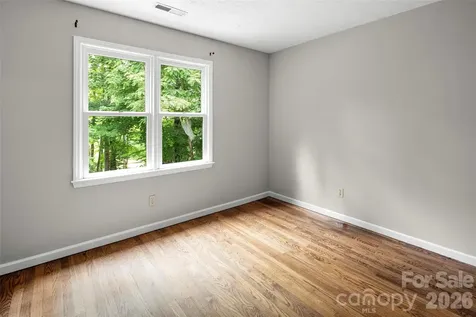 2000 Davis Mountain Road Hendersonville NC 28739