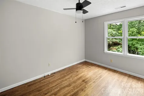 2000 Davis Mountain Road Hendersonville NC 28739