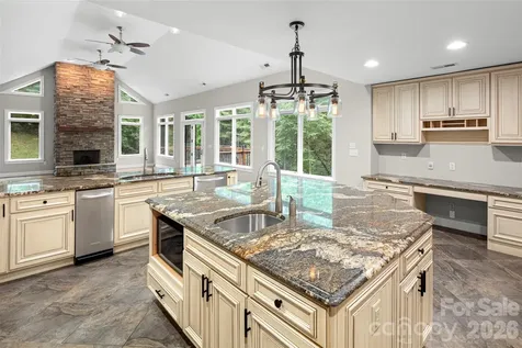 2000 Davis Mountain Road Hendersonville NC 28739