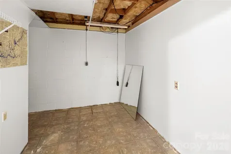 2000 Davis Mountain Road Hendersonville NC 28739