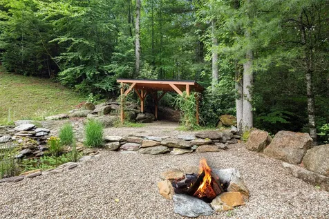 2000 Davis Mountain Road Hendersonville NC 28739