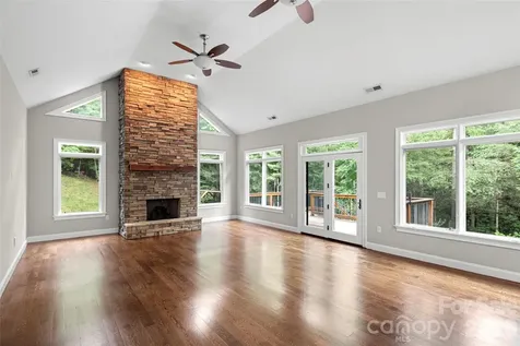 2000 Davis Mountain Road Hendersonville NC 28739