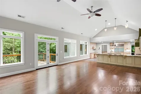 2000 Davis Mountain Road Hendersonville NC 28739