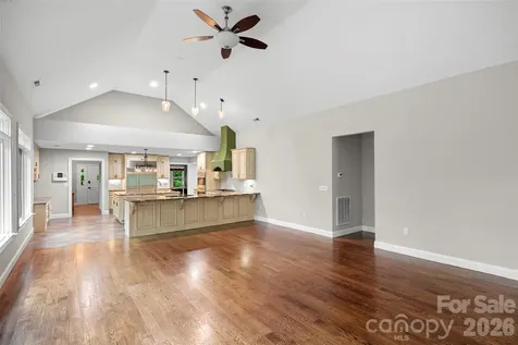 2000 Davis Mountain Road Hendersonville NC 28739