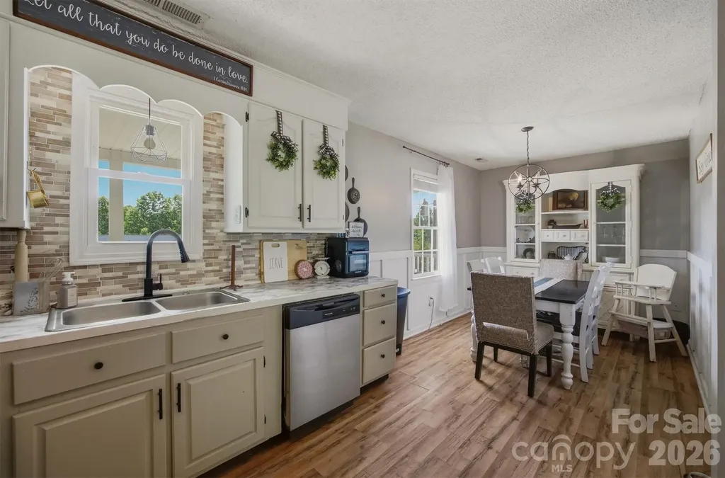 1404 Castle Court Lenoir NC 28645