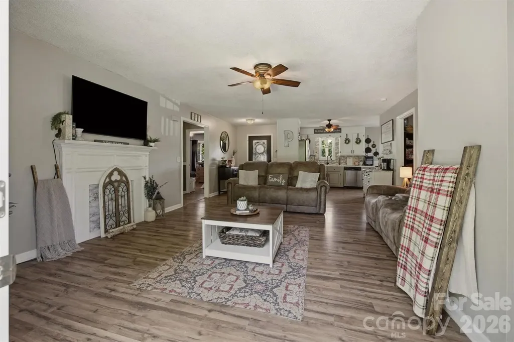 1404 Castle Court Lenoir NC 28645