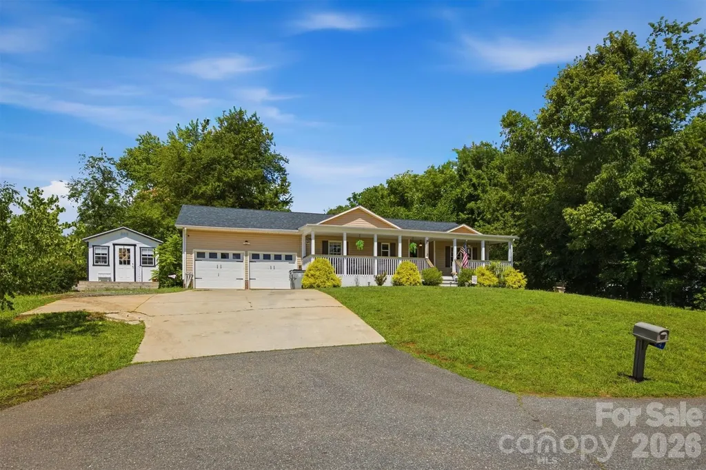 1404 Castle Court Lenoir NC 28645
