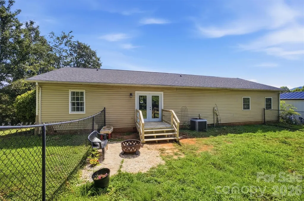 1404 Castle Court Lenoir NC 28645