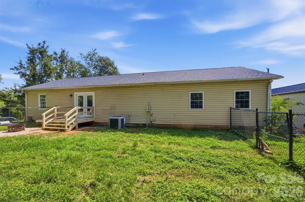 1404 Castle Court Lenoir NC 28645