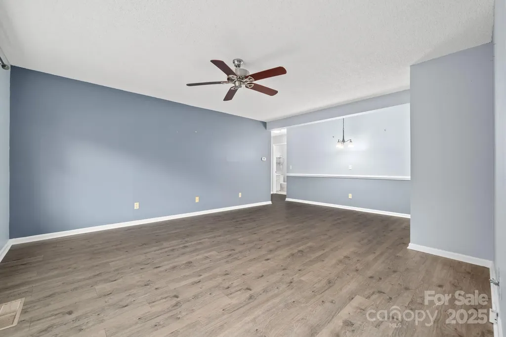 27 Capri Lane Hendersonville NC 28791