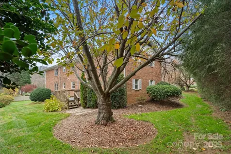 27 Capri Lane Hendersonville NC 28791