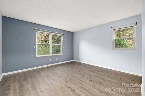 27 Capri Lane Hendersonville NC 28791