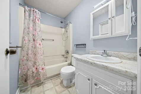 27 Capri Lane Hendersonville NC 28791