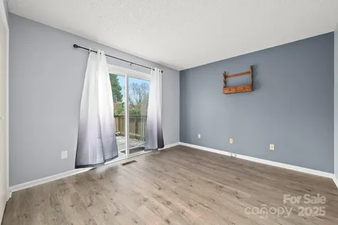 27 Capri Lane Hendersonville NC 28791