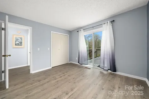 27 Capri Lane Hendersonville NC 28791