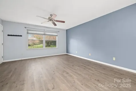 27 Capri Lane Hendersonville NC 28791