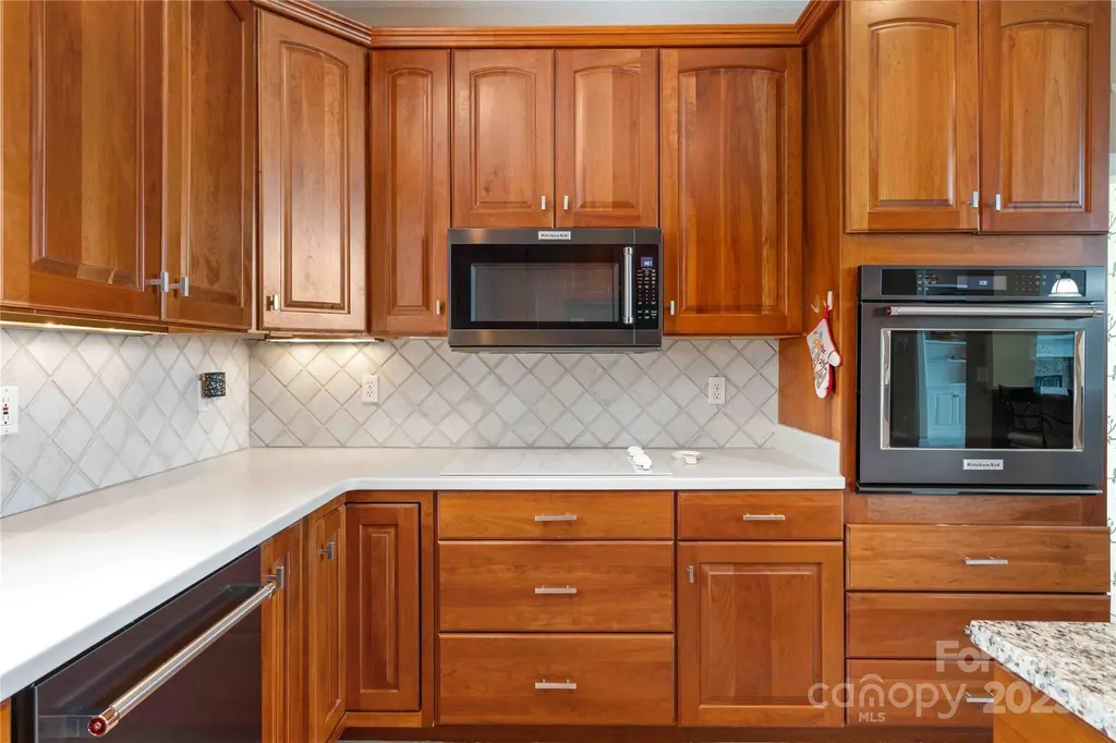 180 High Road Overlook Hendersonville NC 28739