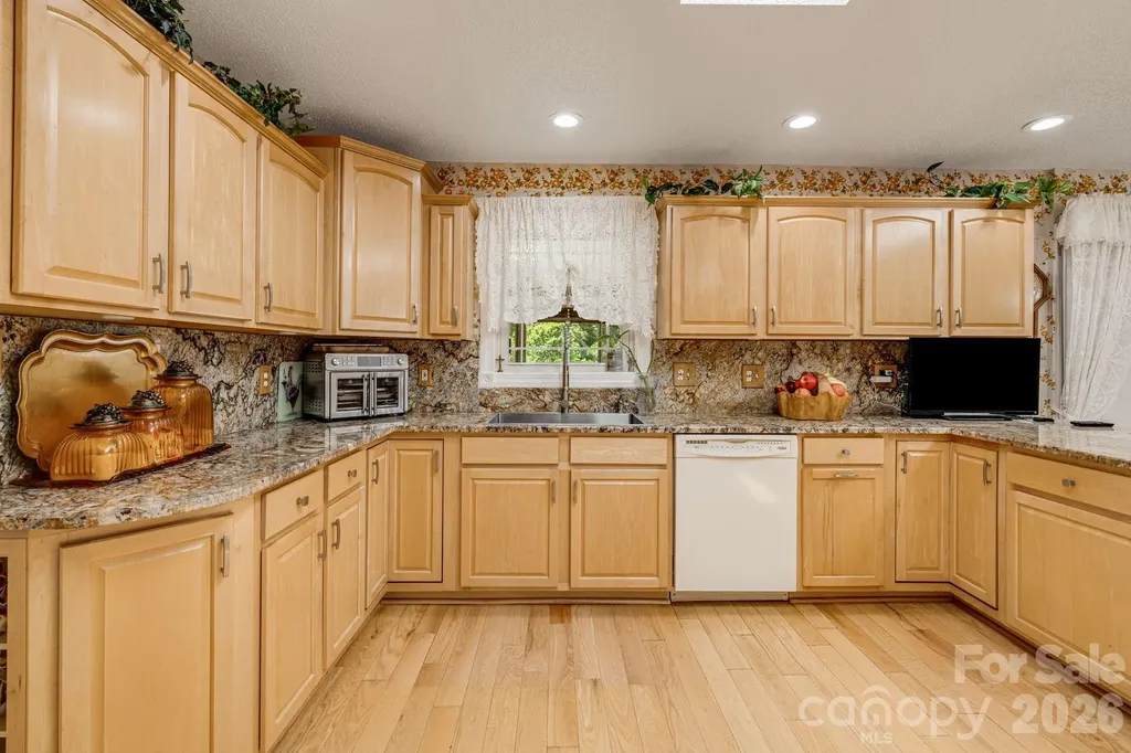 350 Old Sunset Hill Road Hendersonville NC 28792