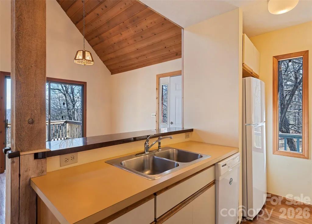 1350 Davis Mountain Road Hendersonville NC 28739