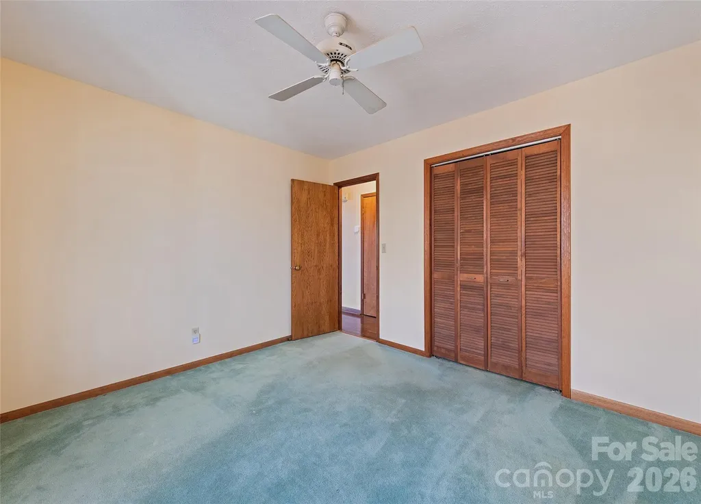 1350 Davis Mountain Road Hendersonville NC 28739