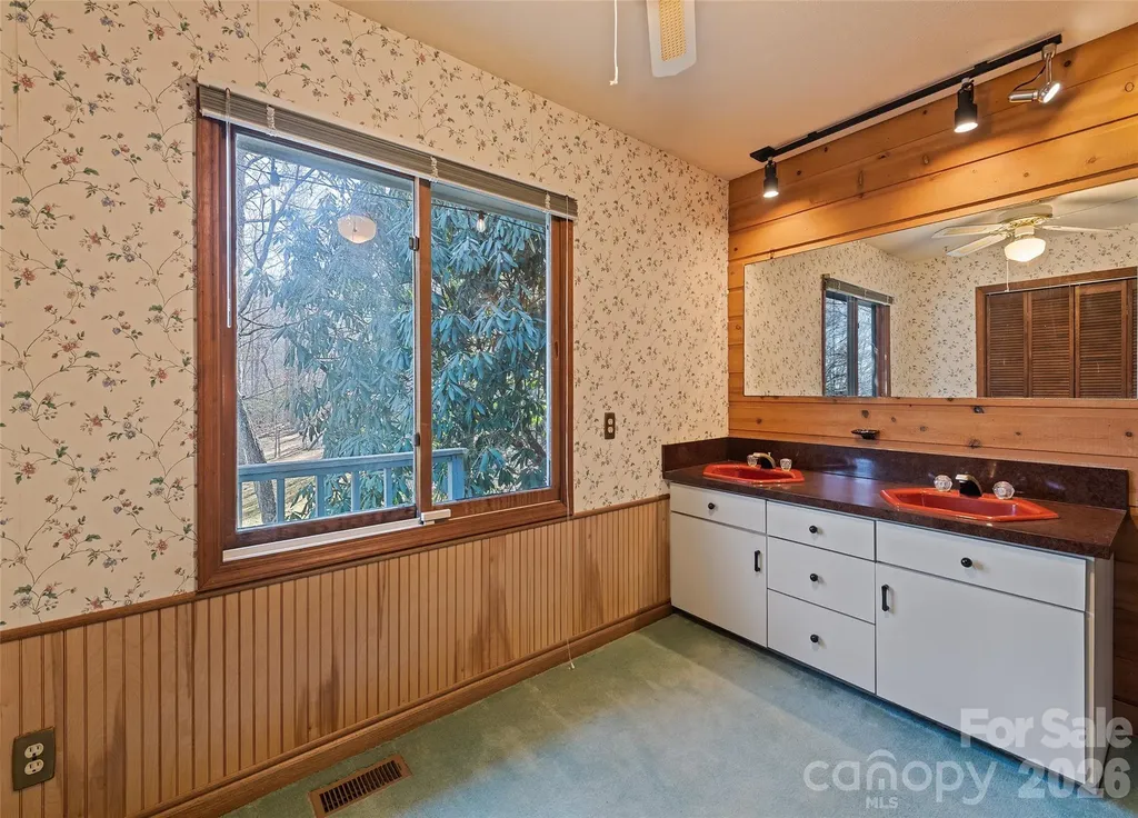1350 Davis Mountain Road Hendersonville NC 28739