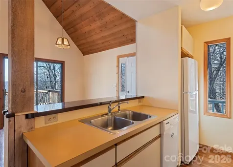 1350 Davis Mountain Road Hendersonville NC 28739