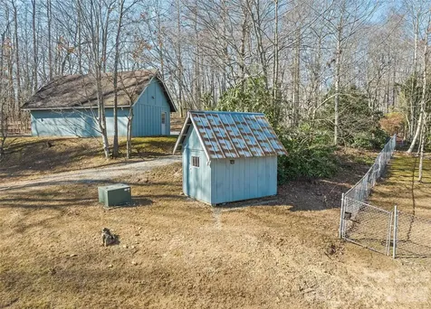 1350 Davis Mountain Road Hendersonville NC 28739