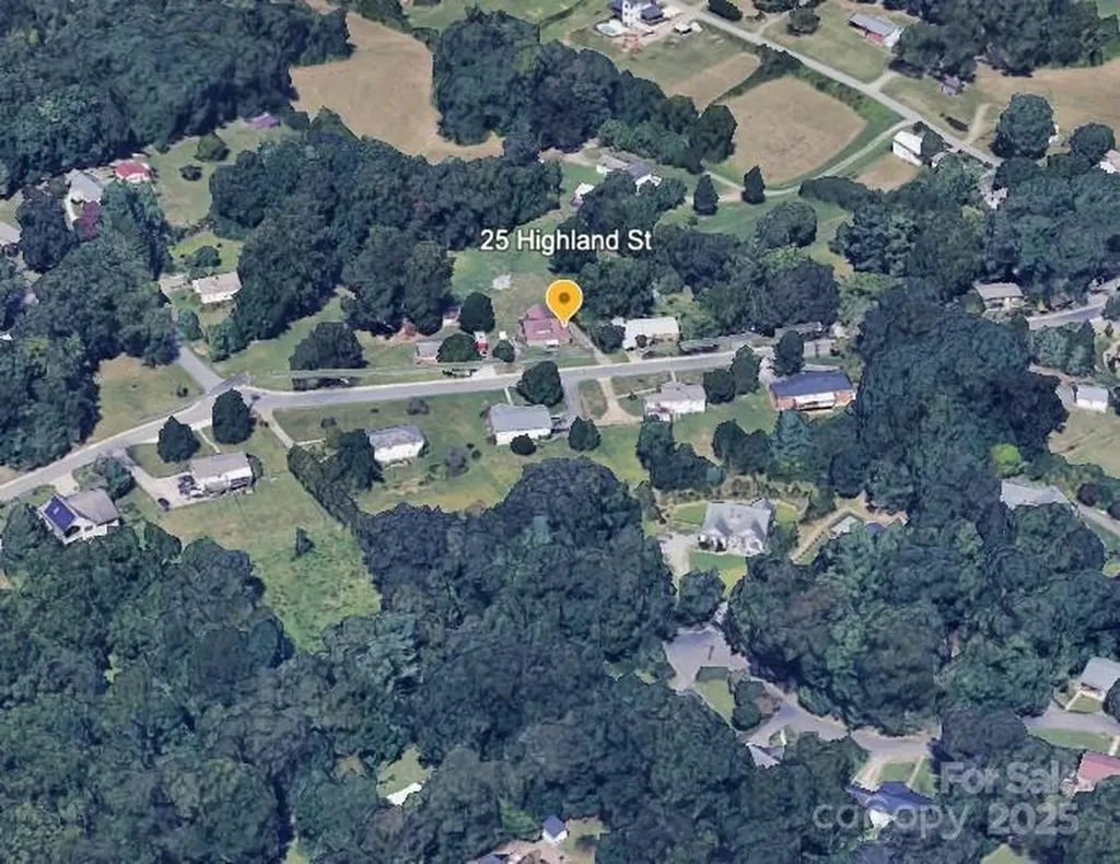 25 Highland Street Weaverville NC 28787