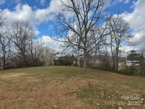 25 Highland Street Weaverville NC 28787