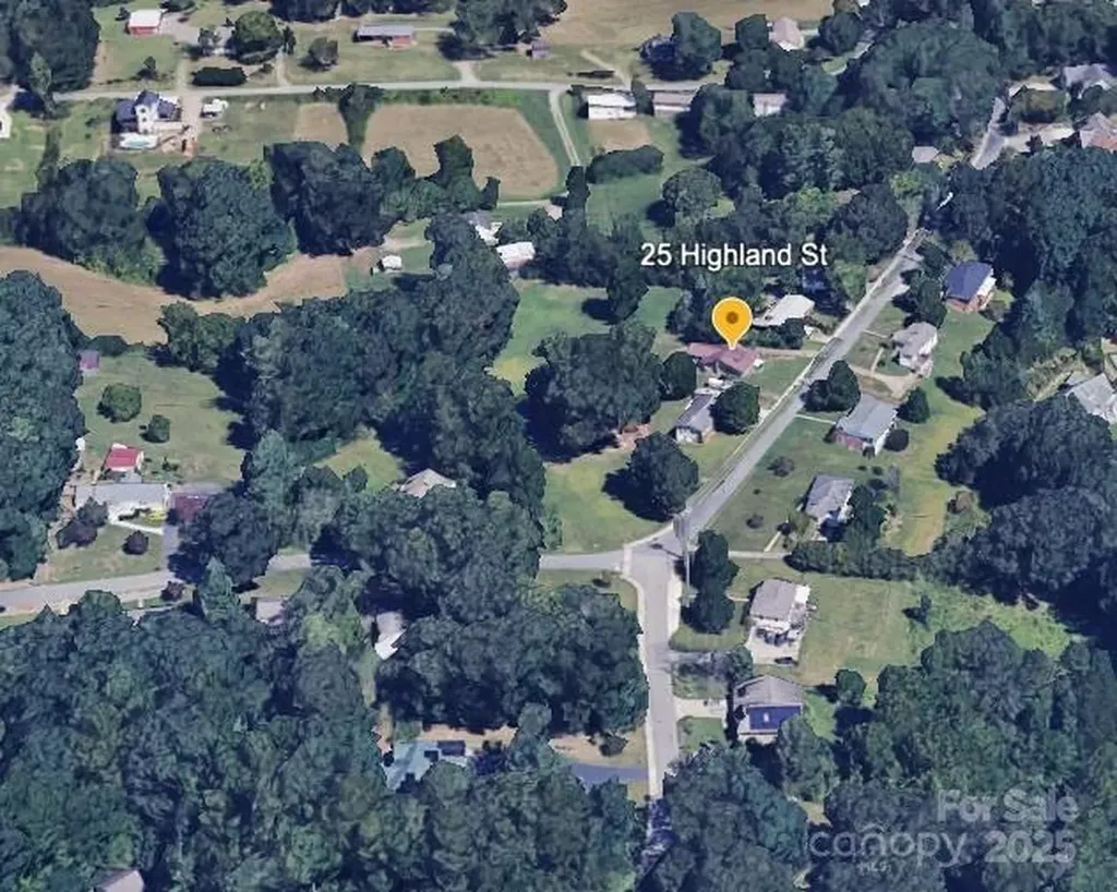 25 Highland Street Weaverville NC 28787