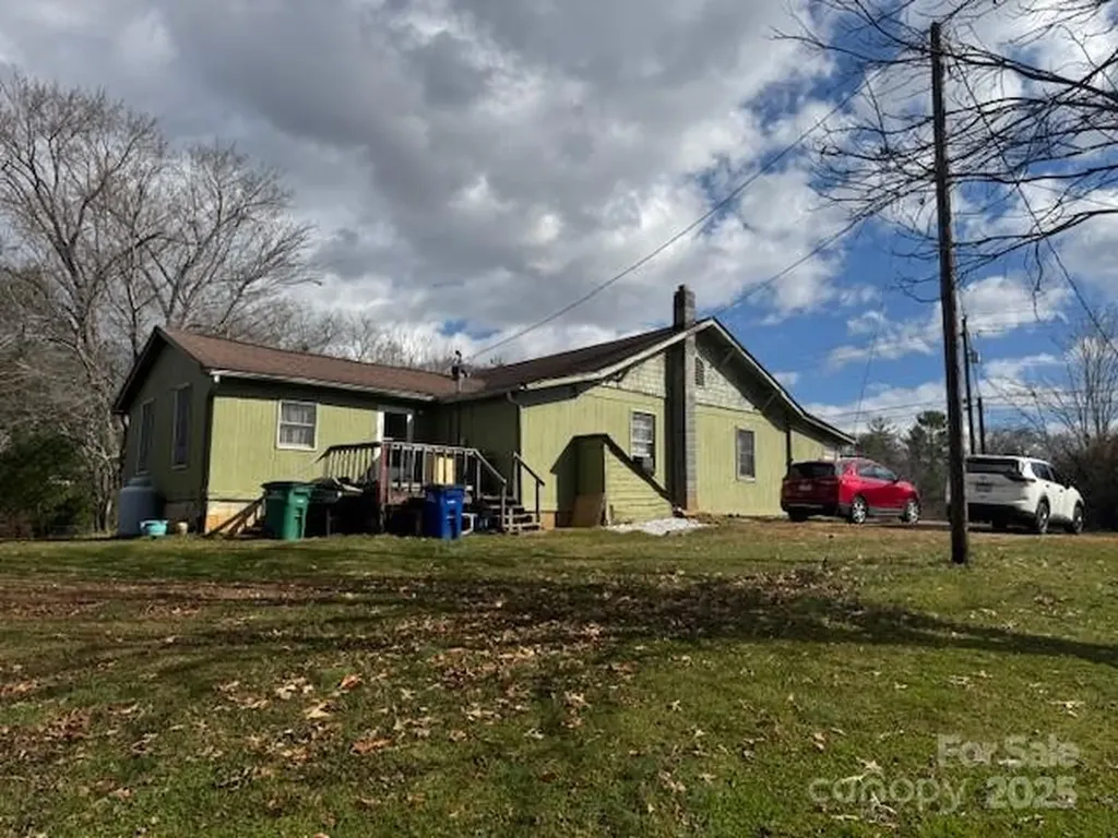 25 Highland Street Weaverville NC 28787