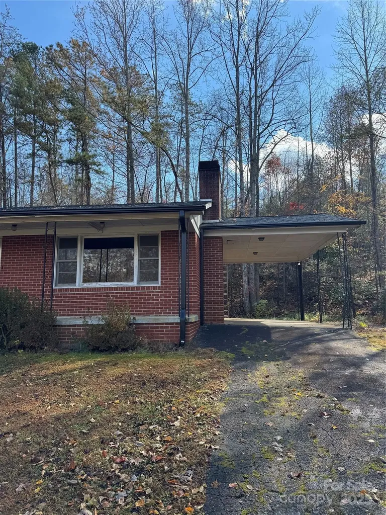 5046 Old Linville Road Marion NC 28752