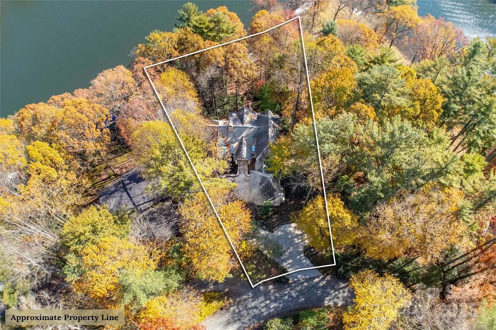 132 Red Bird Circle Lake Toxaway NC 28747