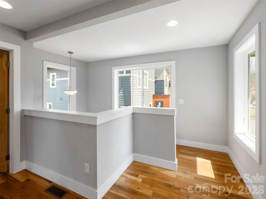 27 Mauricet Lane Asheville NC 28806