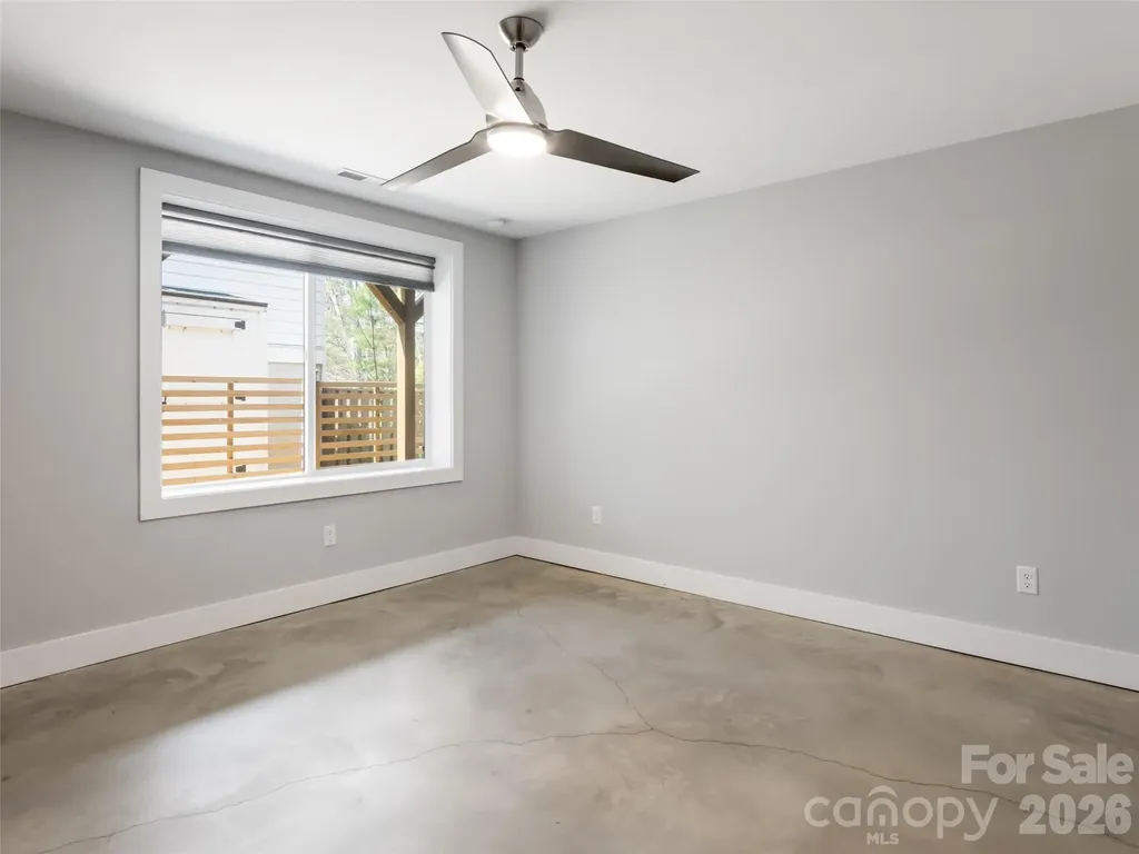 27 Mauricet Lane Asheville NC 28806
