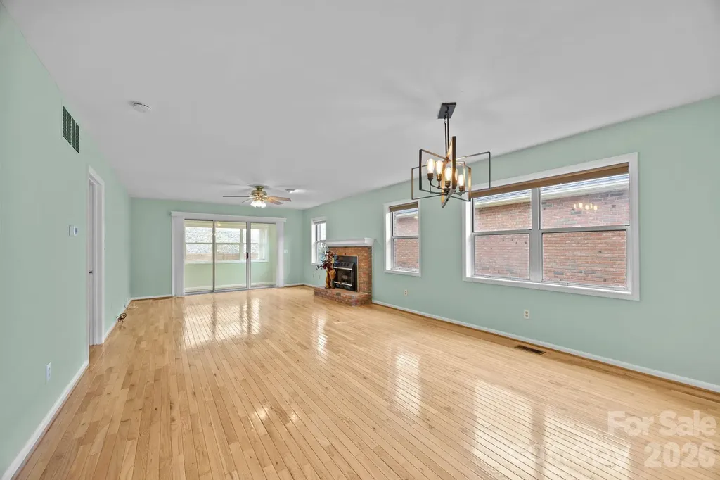 125 Exeter Court Hendersonville NC 28791
