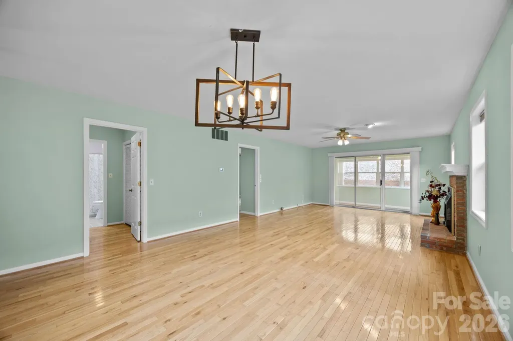 125 Exeter Court Hendersonville NC 28791
