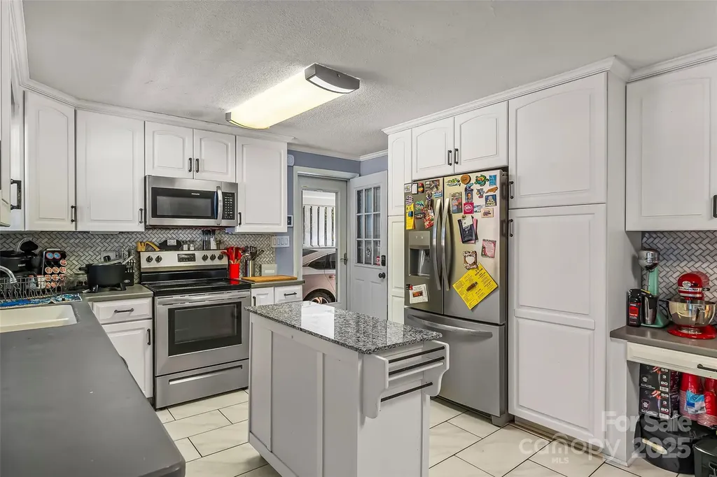 304 Parlier Avenue NE Conover NC 28613
