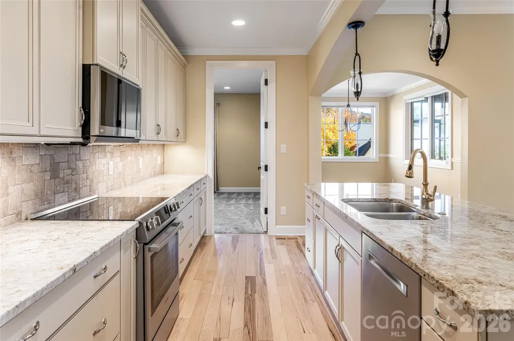 38 Chantilly Drive Asheville NC 28804