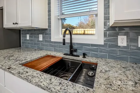 7039 Executive Circle Denver NC 28037