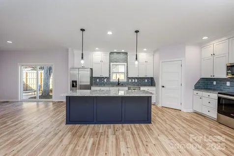 7039 Executive Circle Denver NC 28037